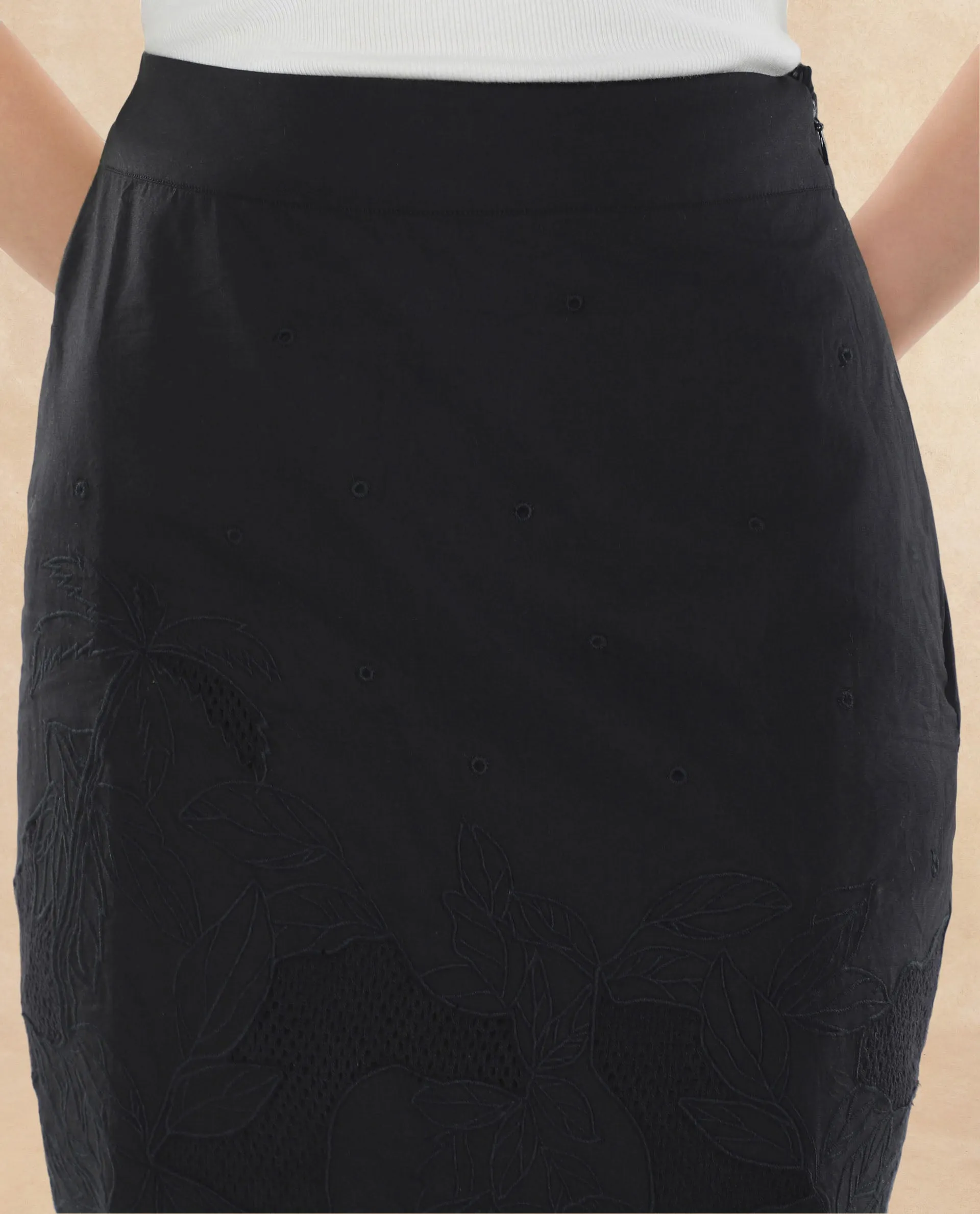 Rareism Women Quitti-B Light Black Zipper Closure Mini Plain Skirt